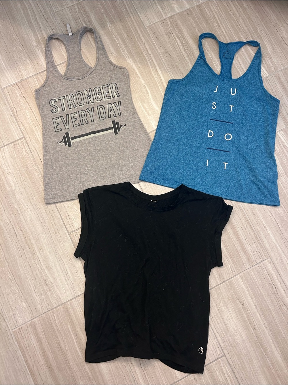 Women’s active tops bundle size M